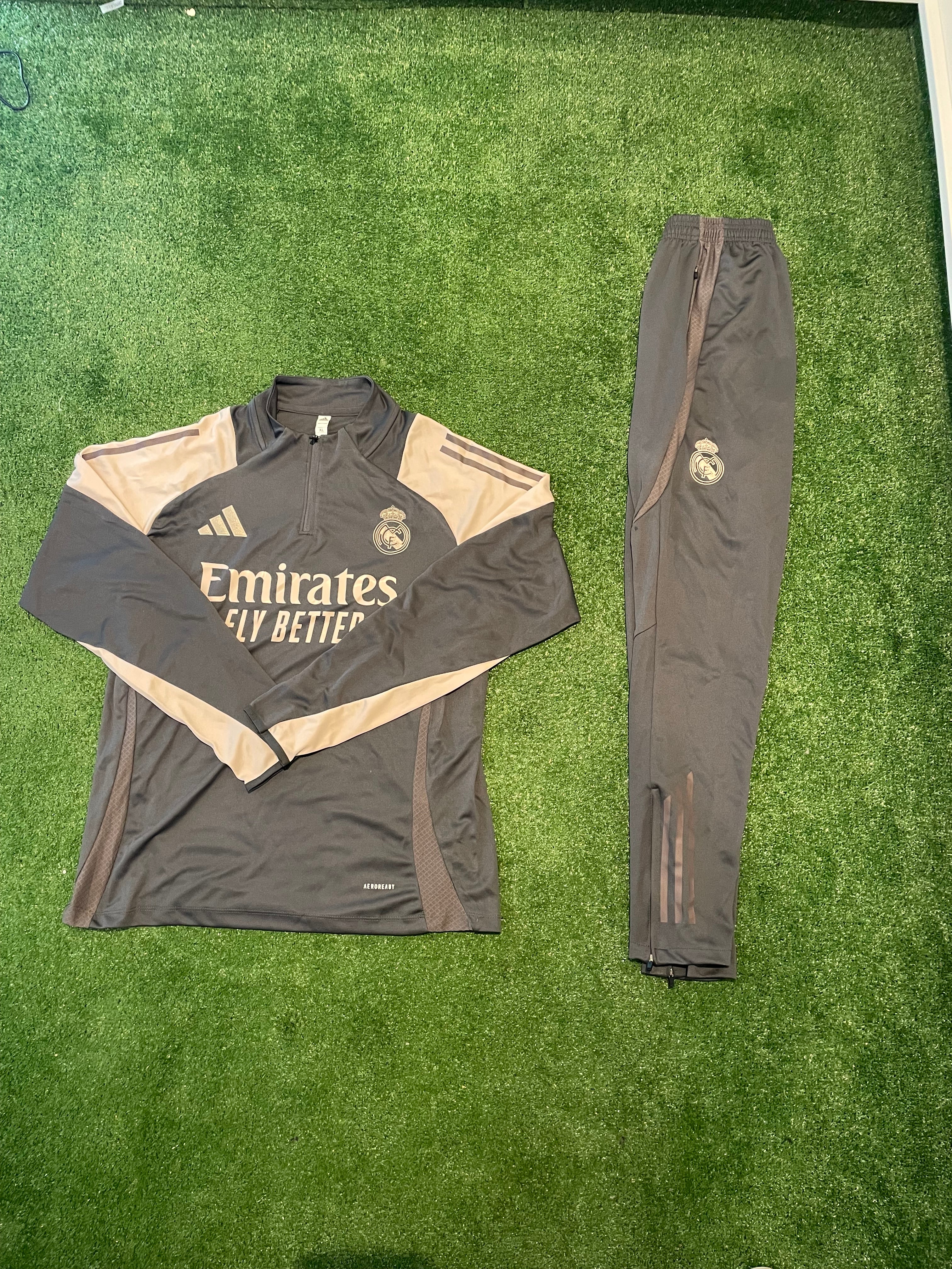 Real Madrid tréninková mikina – šedo-zlatá